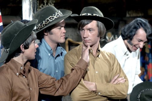 1714899-davy-jones-the-monkees-on-set-617-409-1